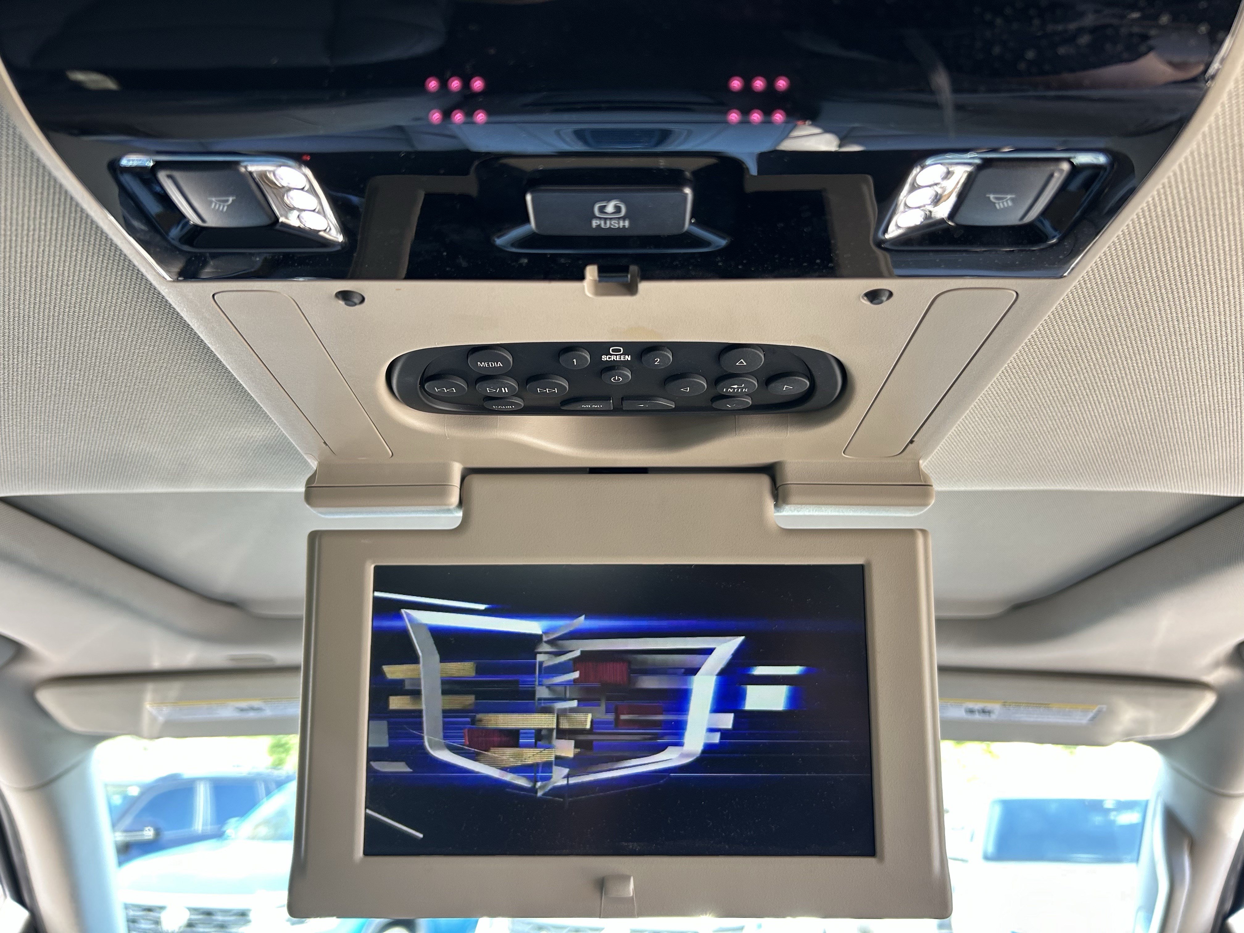 Used 2020 Cadillac Escalade Luxury w/ LPO, Radiant Package AWD/4WD image 12