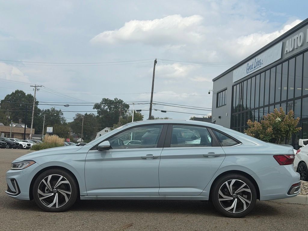Used 2026 Volkswagen Jetta SEL FWD image 2