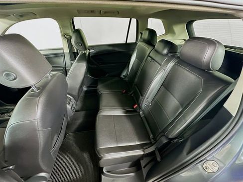 Used 2021 Volkswagen Tiguan SE w/ Panoramic Sunroof Package image 25