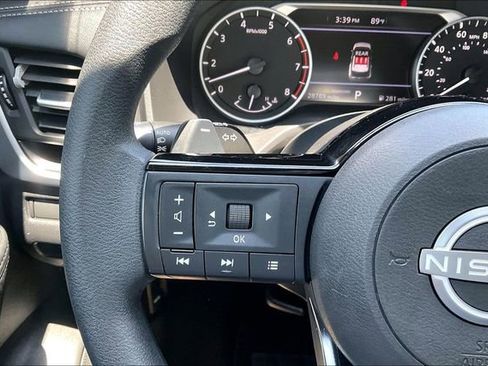 Used 2023 Nissan Rogue SV FWD image 16