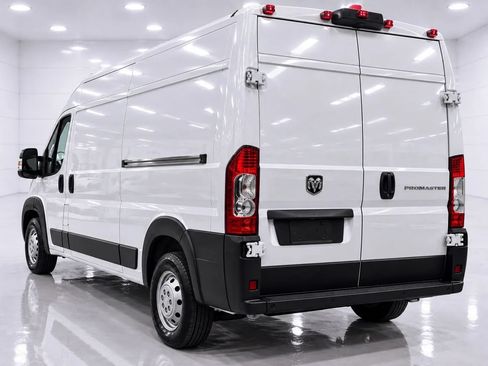 Used 2024 RAM ProMaster 2500 w/ Convenience Group FWD image 3