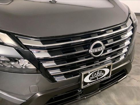 Used 2025 Nissan Rogue SV FWD image 28