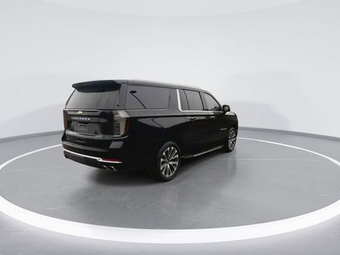 Used 2026 Chevrolet Suburban High Country w/ Sun And Tow Package image 11