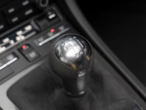 Used 2020 Porsche 718 Boxster Spyder RWD image 34