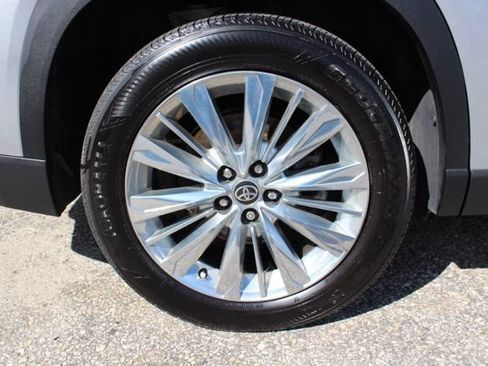 Used 2024 Toyota Grand Highlander AWD image 11