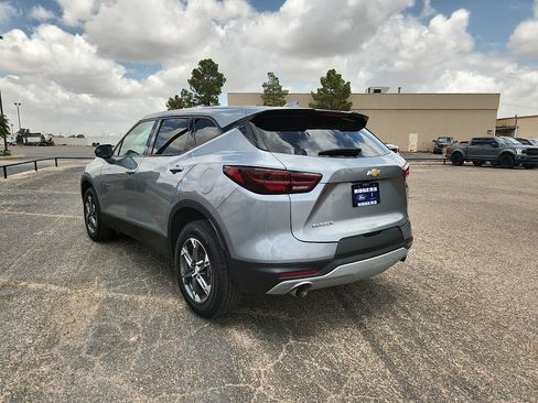 Used 2025 Chevrolet Blazer LT FWD image 5