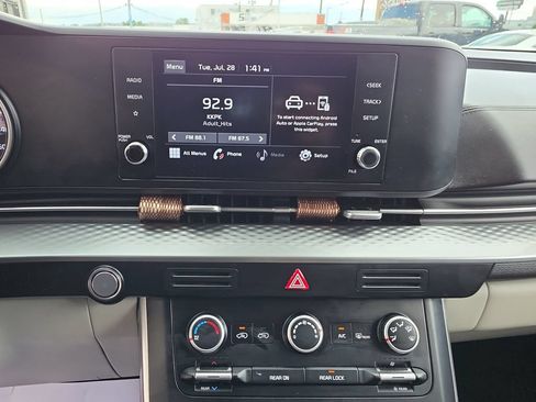 Used 2022 Kia Carnival LX FWD image 16