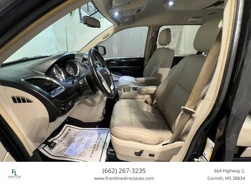 Used 2015 Chrysler Town & Country Touring FWD image 11