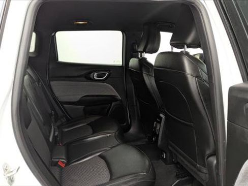 Used 2024 Jeep Compass Latitude AWD/4WD image 18
