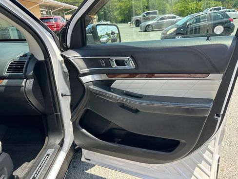 Used 2018 Ford Explorer Platinum AWD/4WD image 20