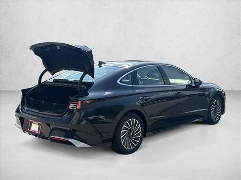 Used 2025 Hyundai Sonata Limited image 2