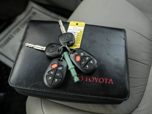 Used 2004 Toyota Sienna XLE FWD image 27