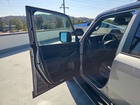 Used 2025 Lexus GX 550 AWD/4WD image 19