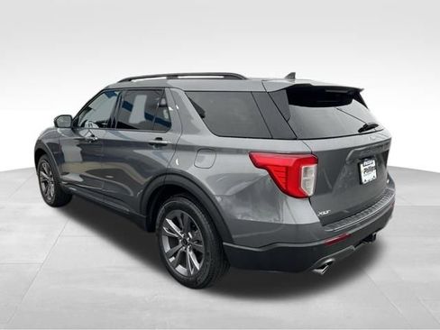 Used 2023 Ford Explorer XLT w/ Equipment Group 202A AWD/4WD image 13