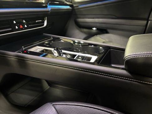 Used 2024 Volkswagen Atlas Cross Sport SEL R-Line image 18