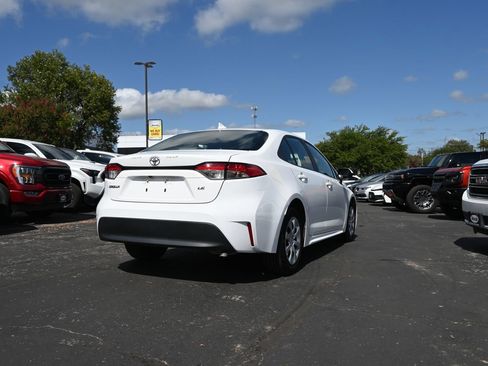 Used 2023 Toyota Corolla LE FWD image 4