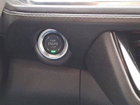 Used 2025 Chevrolet Suburban Premier image 23