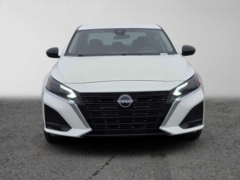 Used 2025 Nissan Altima 2.5 SV AWD/4WD image 8