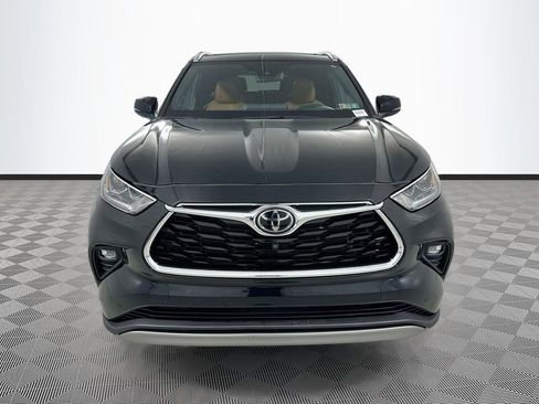 Used 2022 Toyota Highlander Platinum AWD/4WD image 2