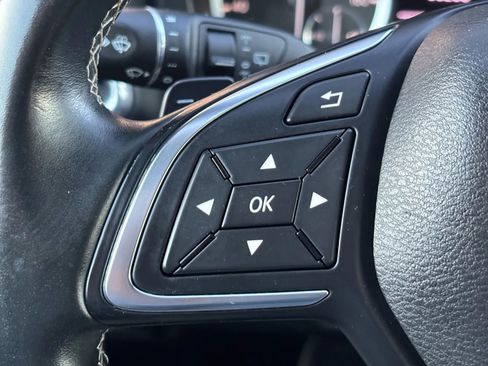 Used 2017 INFINITI QX30 AWD image 37