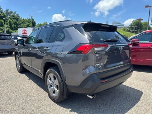Used 2022 Toyota RAV4 XLE w/ Convenience Package AWD/4WD image 4