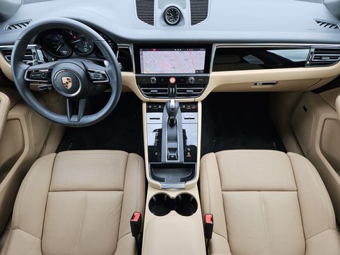Certified 2025 Porsche Macan image 24
