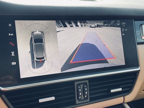 Used 2023 Porsche Cayenne Platinum Edition image 15