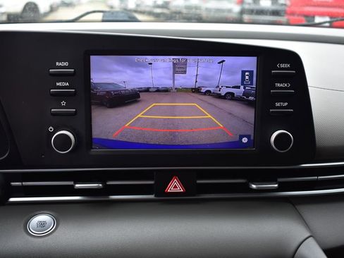 Used 2022 Hyundai Elantra SEL FWD image 29