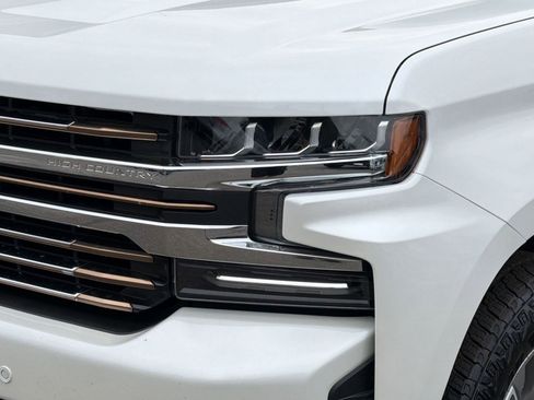 Used 2022 Chevrolet Silverado 1500 High Country w/ Z71 Off-Road Package AWD/4WD image 11