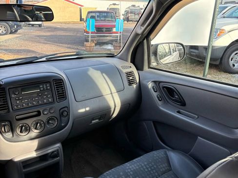 Used 2002 Ford Escape XLS image 28