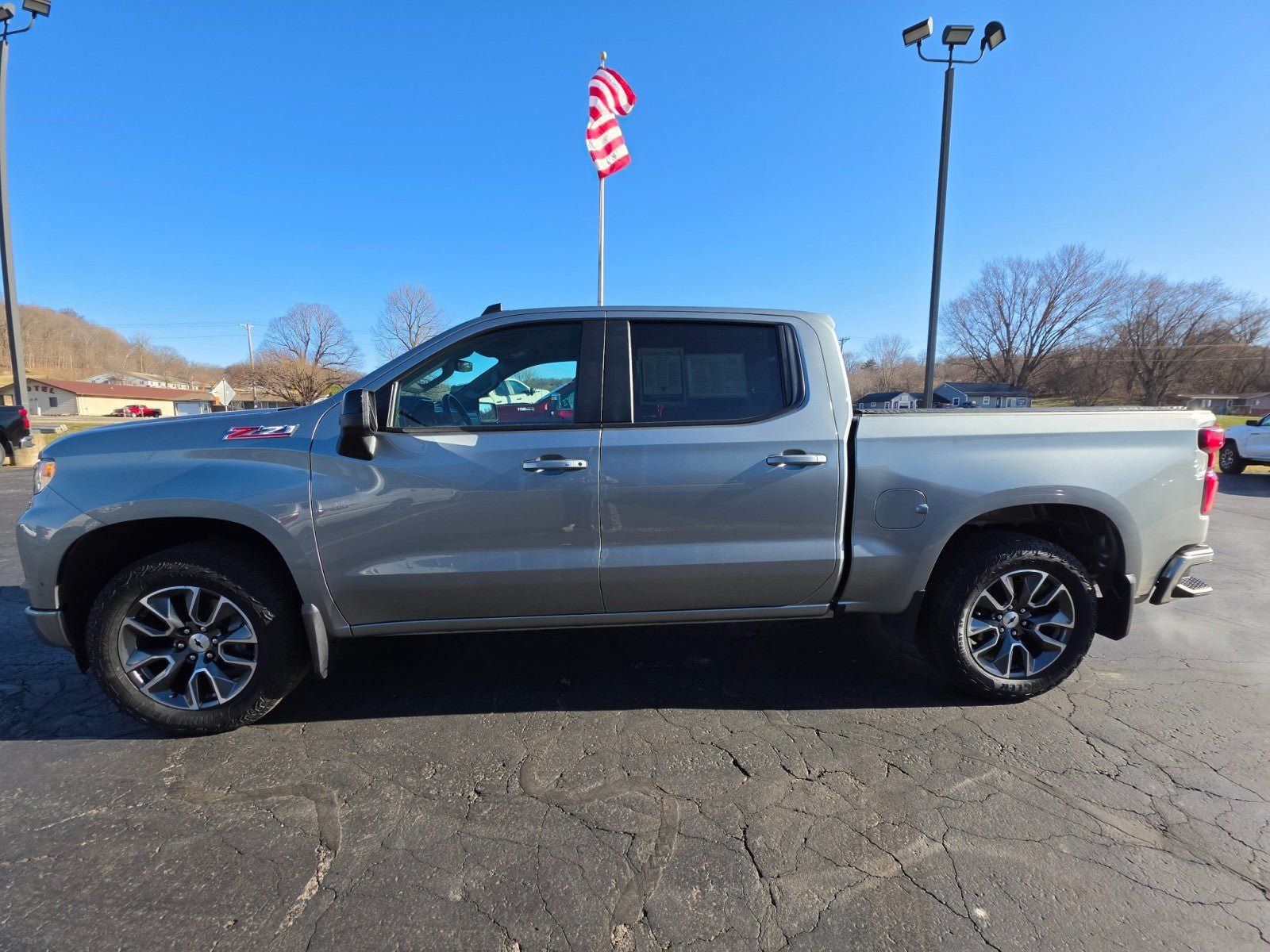 Used 2023 Chevrolet Silverado 1500 RST w/ Z71 Off-Road Package AWD/4WD image 2