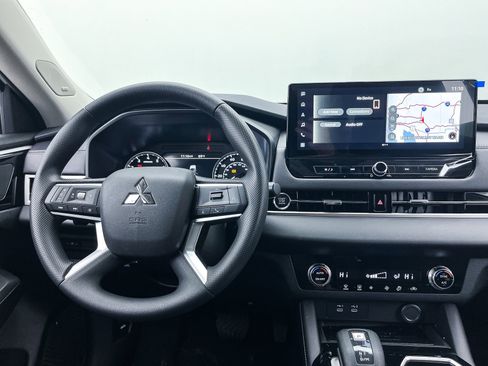 New 2025 Mitsubishi Outlander ES image 13