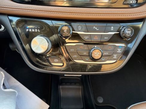 Used 2017 Chrysler Pacifica Limited w/ UConnect Theater Package image 25