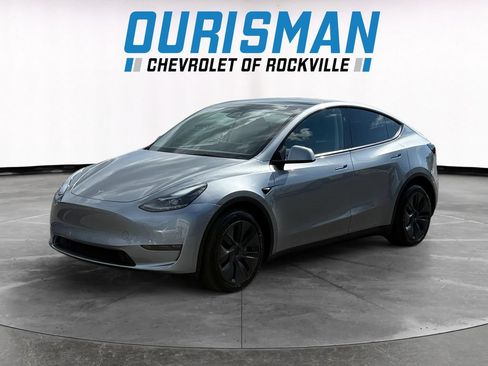 Used 2024 Tesla Model Y Long Range AWD/4WD image 2