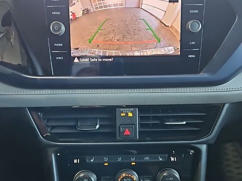 Used 2024 Volkswagen Taos SE image 30