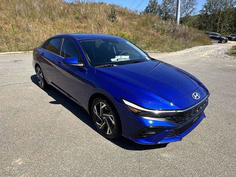 New 2025 Hyundai Elantra SEL image 7