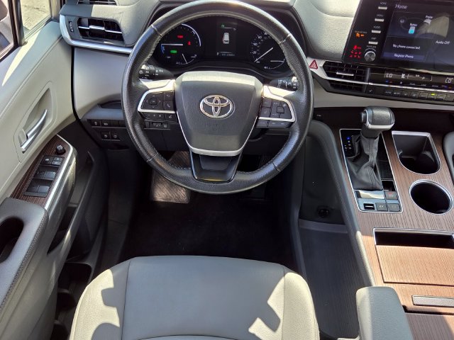 Used 2023 Toyota Sienna XLE FWD image 14