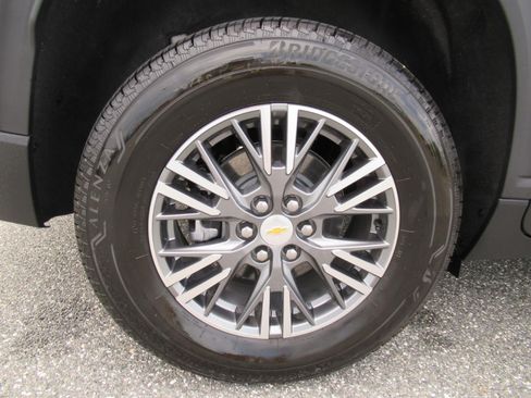 Used 2026 Chevrolet Traverse LT FWD image 8