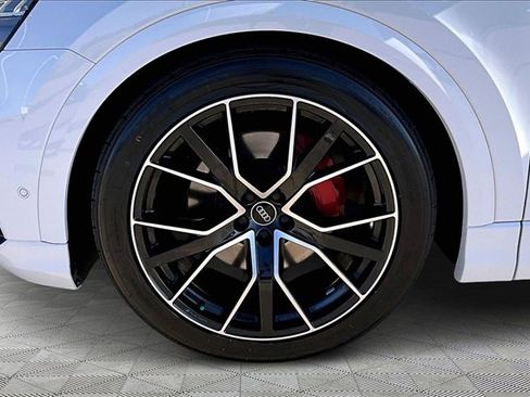 Used 2021 Audi Q8 Prestige image 8