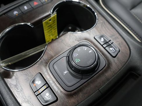 Used 2023 GMC Acadia Denali image 28