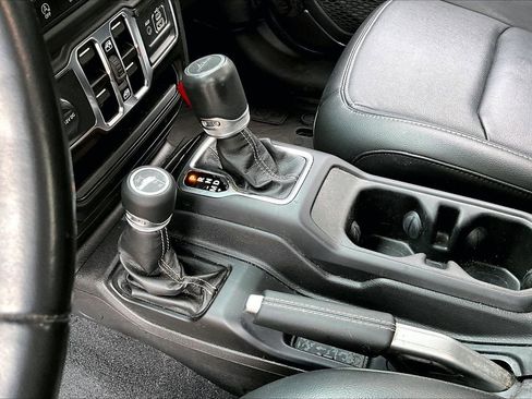 Used 2022 Jeep Gladiator Overland w/ Popular Equipment Package image 15