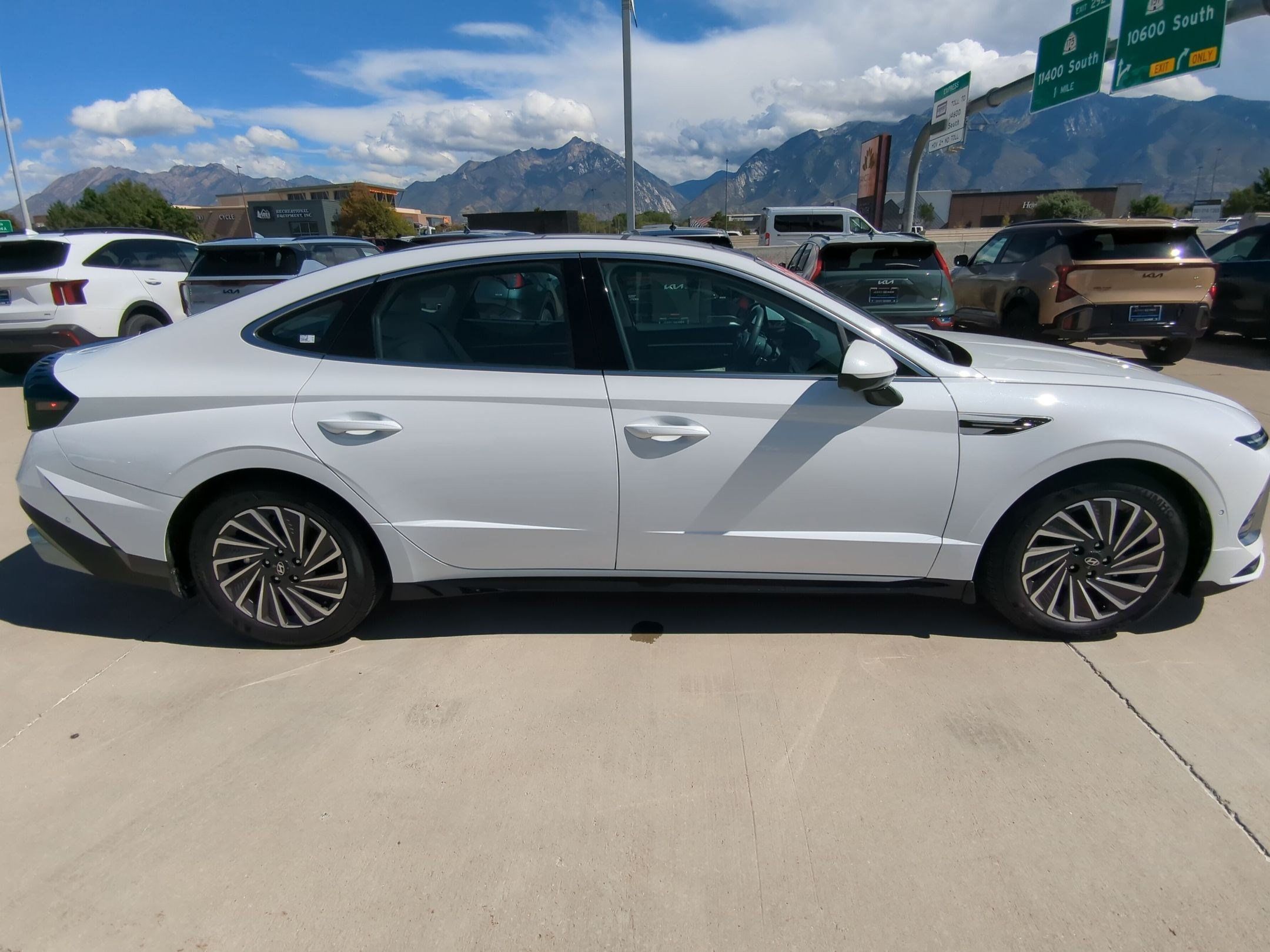 Used 2025 Hyundai Sonata Limited FWD image 7