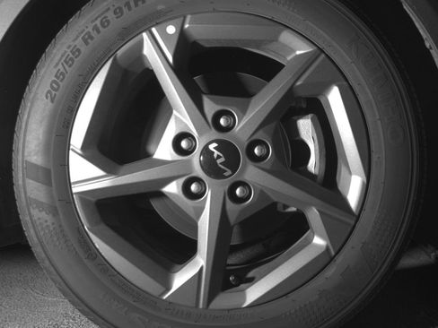 Used 2025 Kia K4 LXS image 13