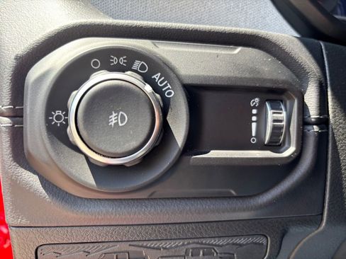 Used 2024 Jeep Wrangler Unlimited Sahara AWD/4WD image 19