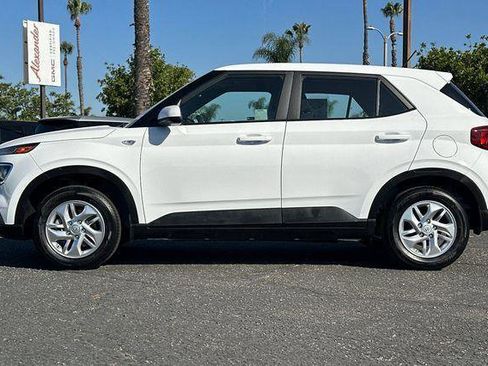 Certified 2026 Hyundai Venue SE FWD image 7