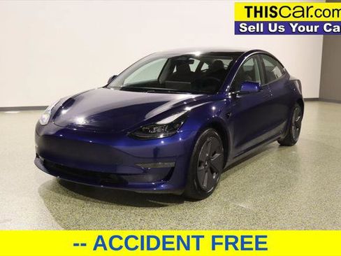 Used 2023 Tesla Model 3 Standard Range image 3