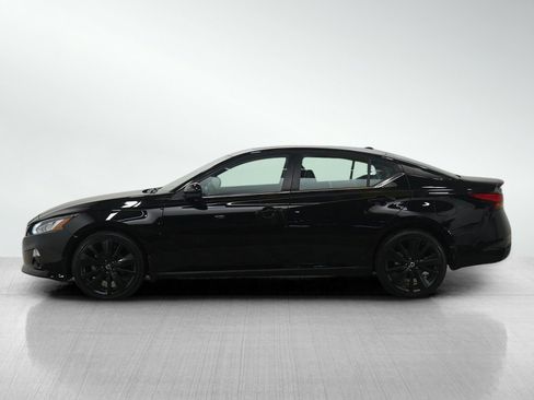 Used 2022 Nissan Altima 2.5 SR w/ Midnight Edition Package image 2