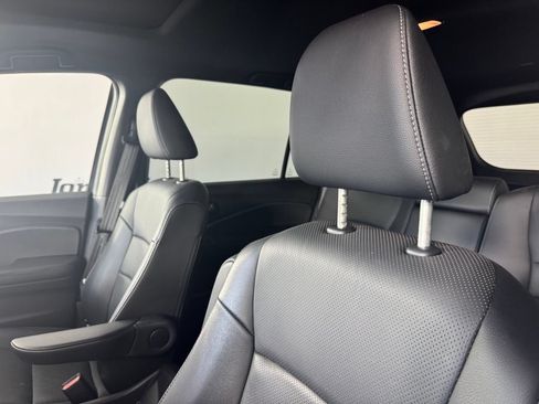 Used 2023 Honda Passport EX-L image 9