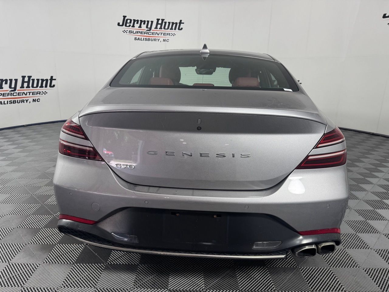 Used 2023 Genesis G70 2.0T w/ Sport Prestige Package RWD image 8