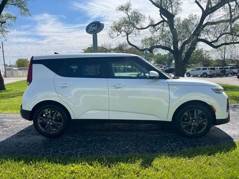 Used 2020 Kia Soul EX FWD image 1
